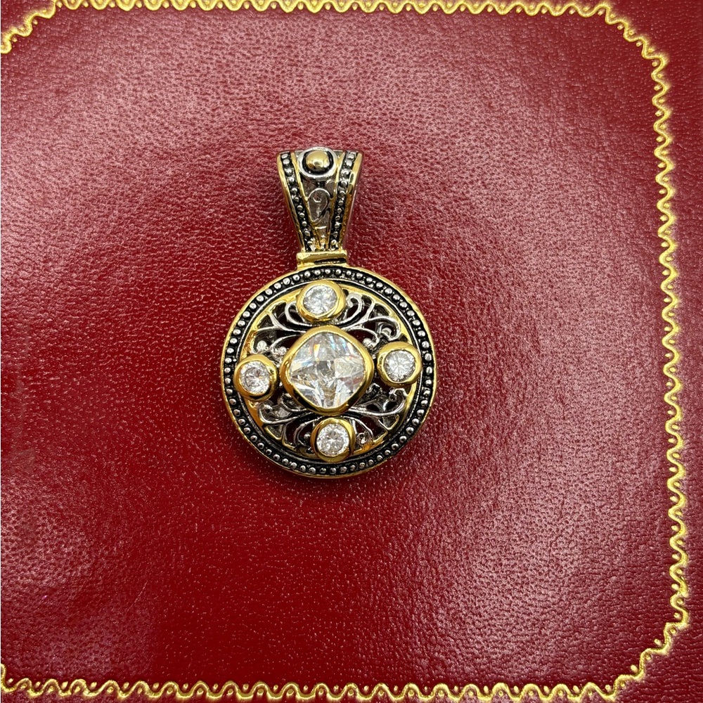 Magnetic Pendant by Premiere Designs